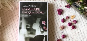 Cambiare l'acqua ai fiori
